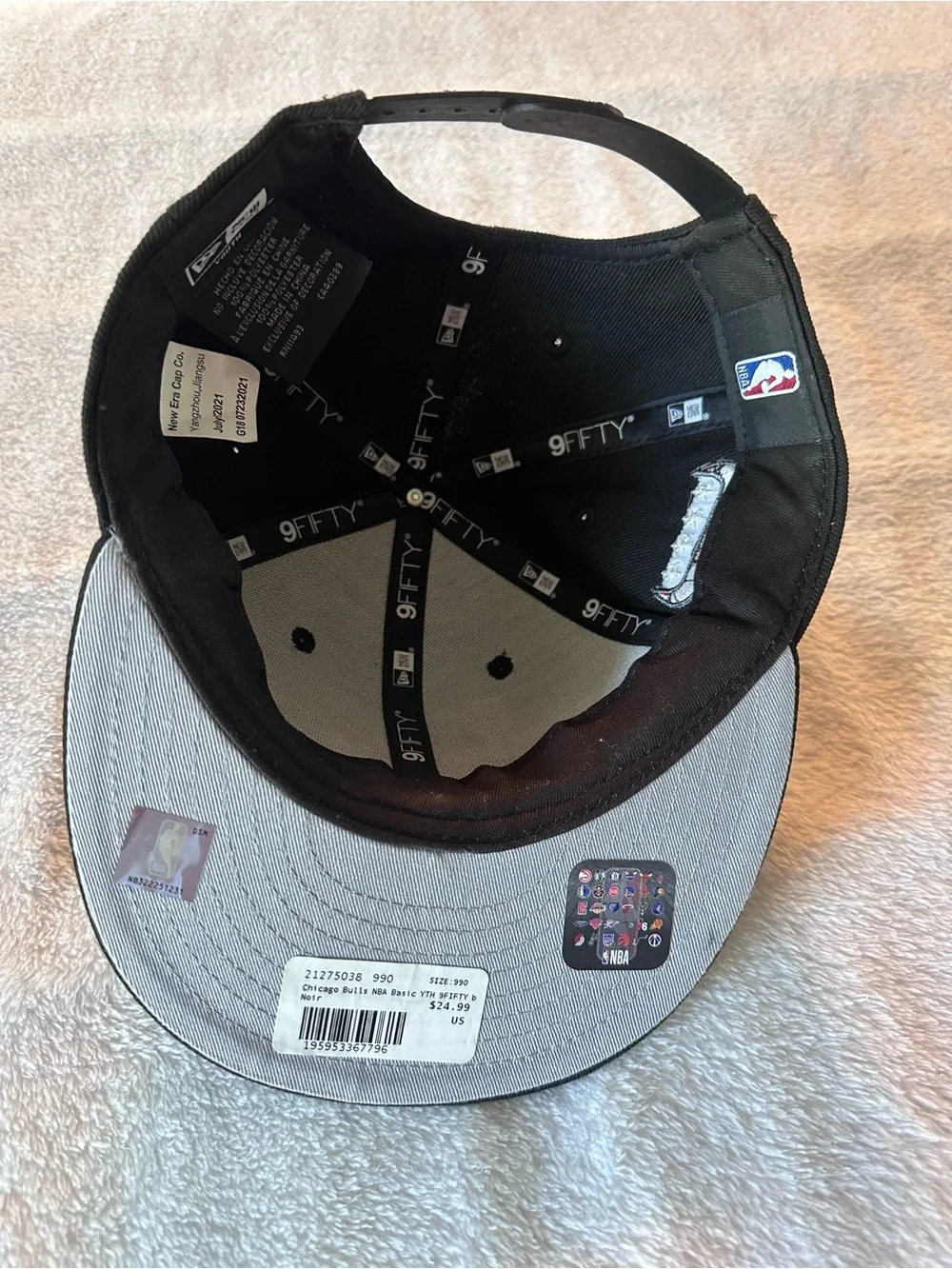 NWT New Era Chicago Bulls Youth Snapback Hat - Black & Red